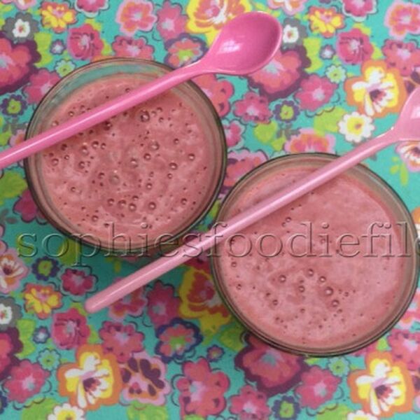 Raspberry white chocolate smoothies