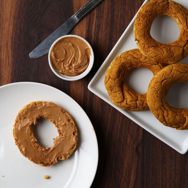 Easy Vegan Pumpkin Spice Bagels
