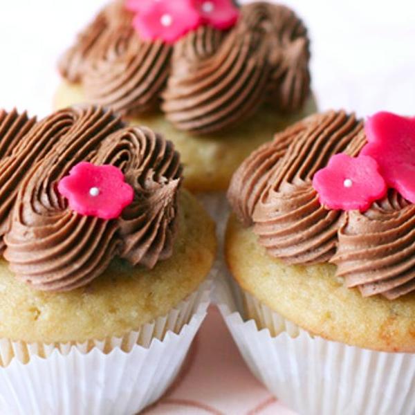 Vegan Almond Cupcakes With Chocolate Cream Frosting