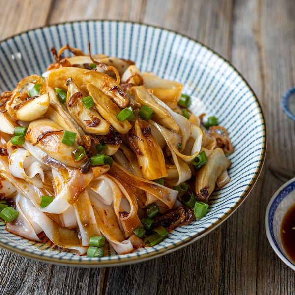 Rice Noodles With Mushrooms, Scallions & Chile Oil