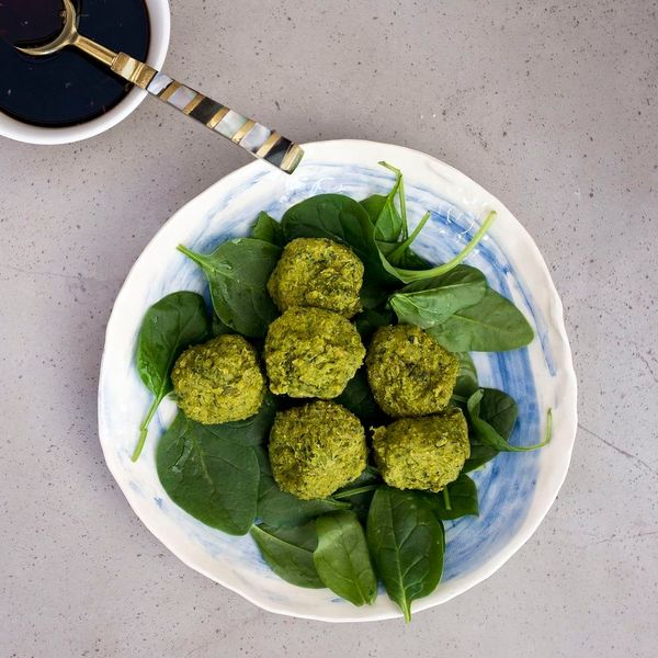 6-ingredient green vegan balls with quick teriyaki sauce {gluten-free}