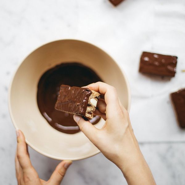 Vegan, gluten free and refined sugar free Granola Bars with a chocolate dip