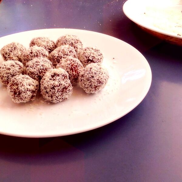 Chunky Vegan Choc & Date Balls