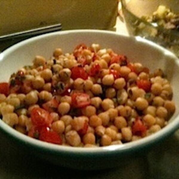 Chickpea salad with Tomatoes and Mint (Vegan, Gluten Free)