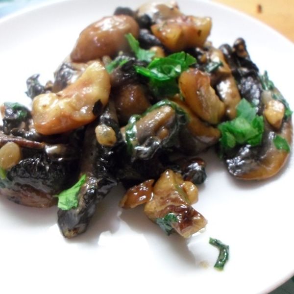 Vegetarian Christmas stuffing with mushrooms, chestnuts & pine nuts