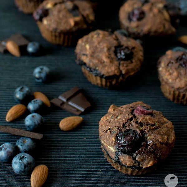Chocolate zucchini – carrot muffins with blueberries
