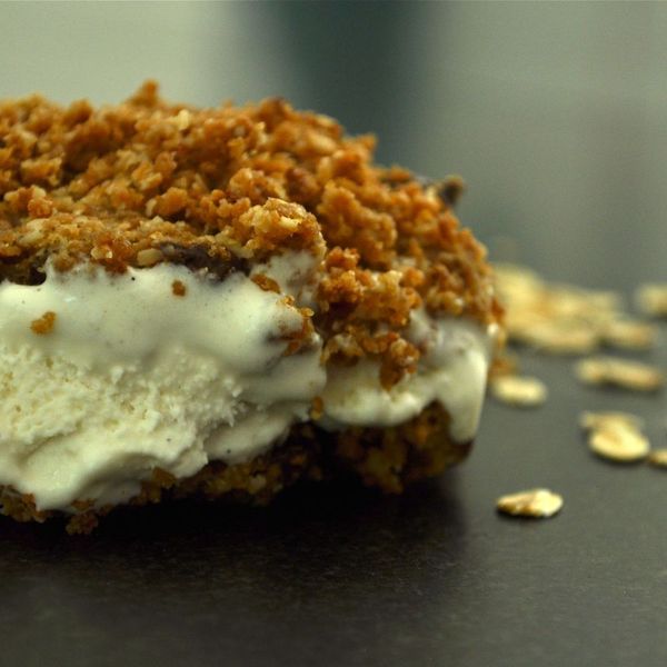 Oatmeal Vanilla Sandwiches