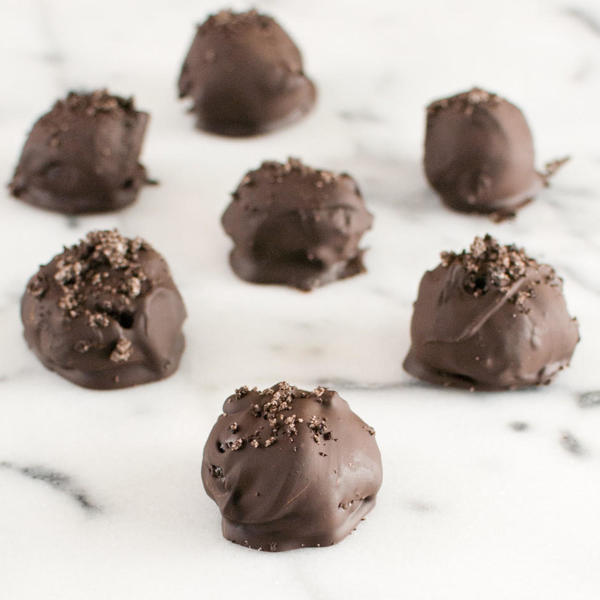 Easy Vegan Oreo Truffles