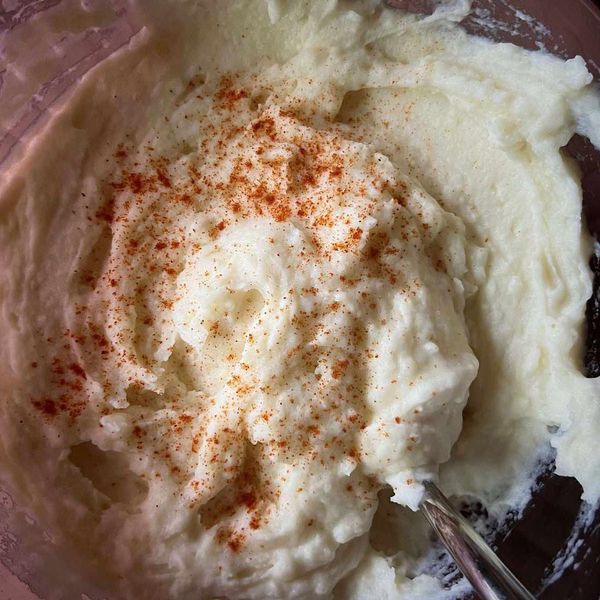 Cheesy Garlic Vegan Mashed Potatoes