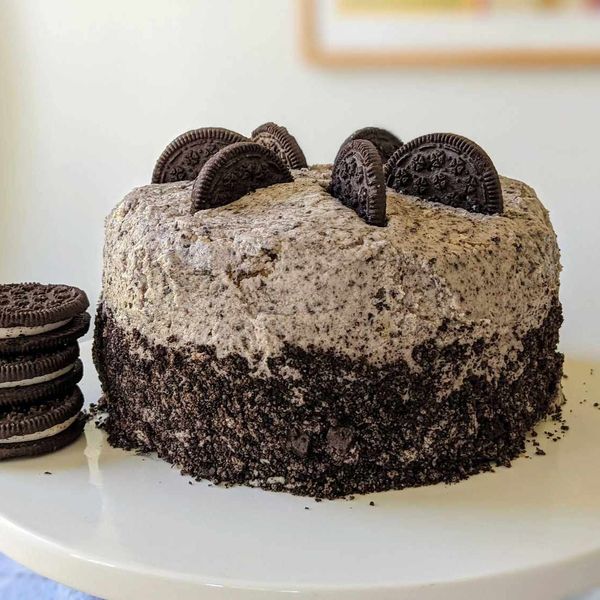 Vegan Vanilla Cake with Cookies-n-Cream Frosting