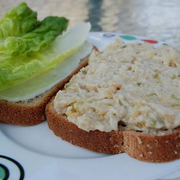 Vegetarian/Vegan Mock ‘Tuna’ Salad With Tofu