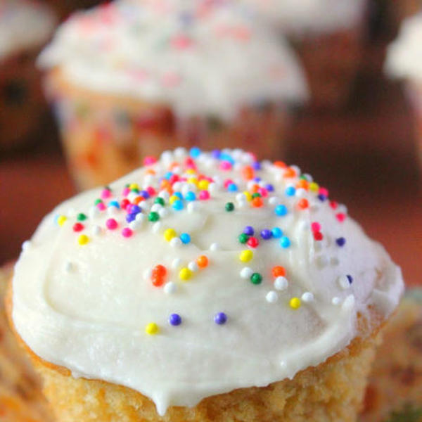 Vegan Yellow Cupcakes with Vegan Buttercre