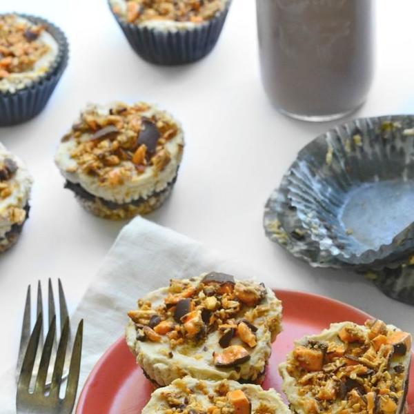 No-Bake Mini Vegan Butterfinger Cheezcakes