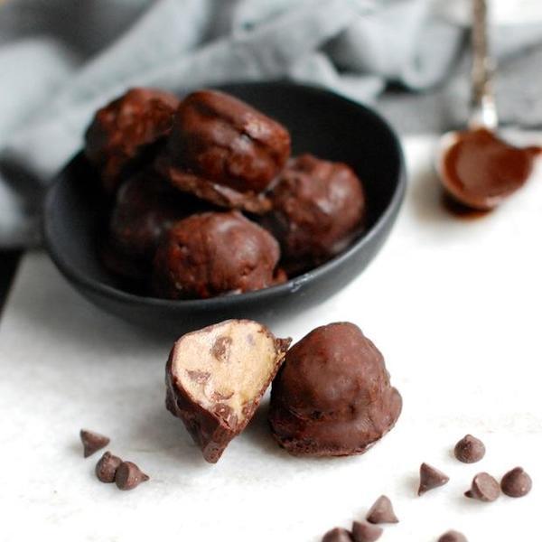 Chickpea Cookie Dough Balls (Vegan)