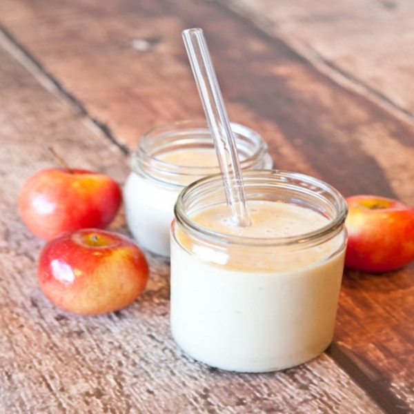 Spiced Apple Pie Smoothie (vegan, gluten-free)