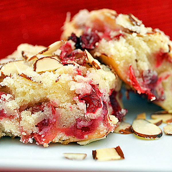 Cranberry Almond Streusel Christmas Cake {