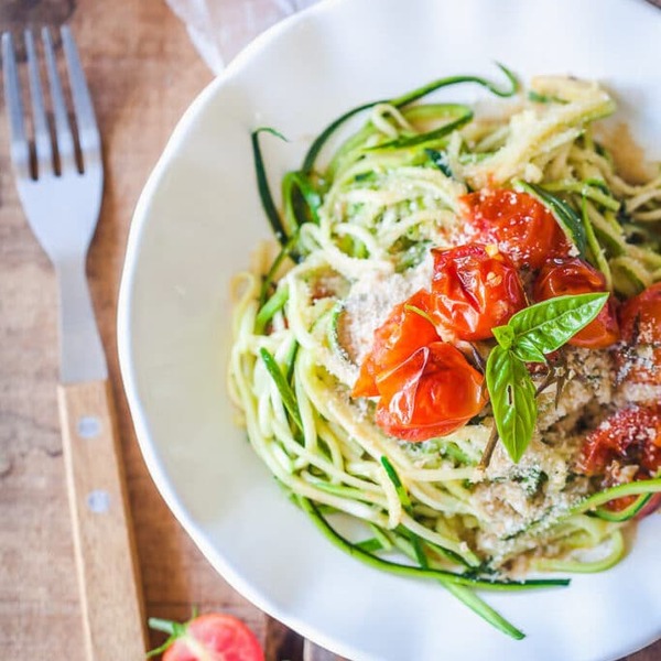Low-Carb Cherry Tomato Zucchini Noodles {Zoodles}