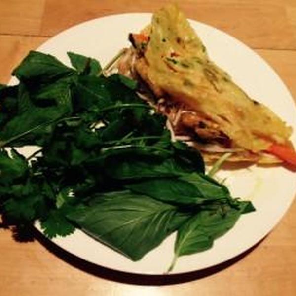 Vietnamese crispy pancake (banh xeo)